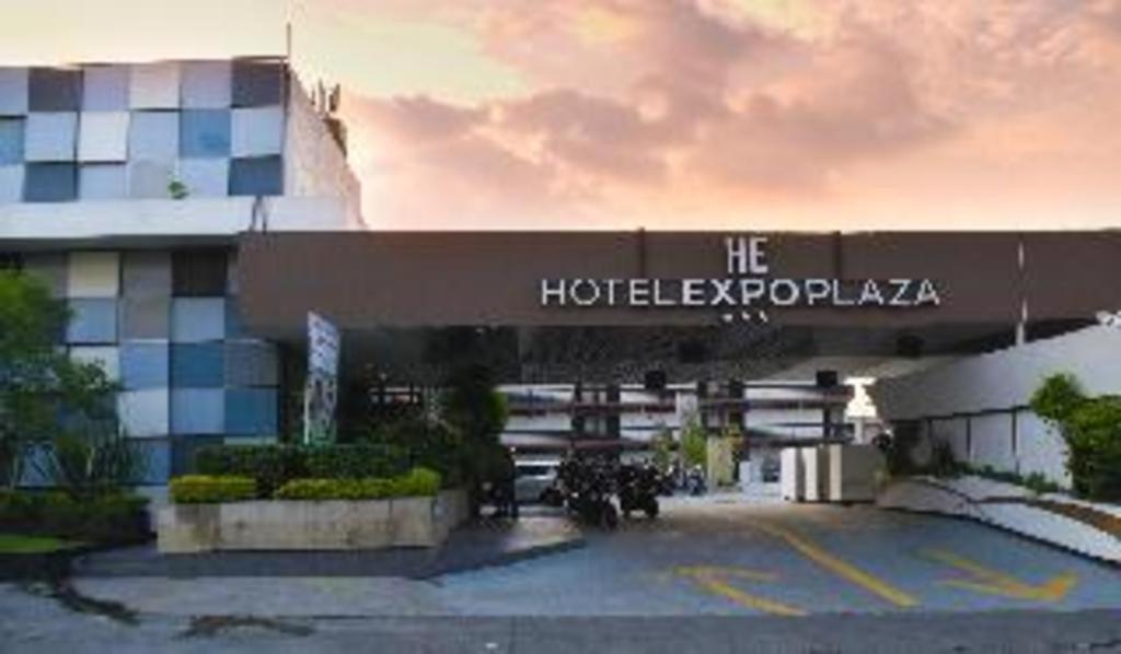 Hotel Portonovo Plaza Expo Zapopan Bagian luar foto