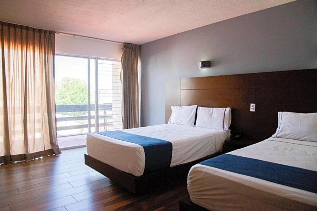 Hotel Portonovo Plaza Expo Zapopan Bagian luar foto
