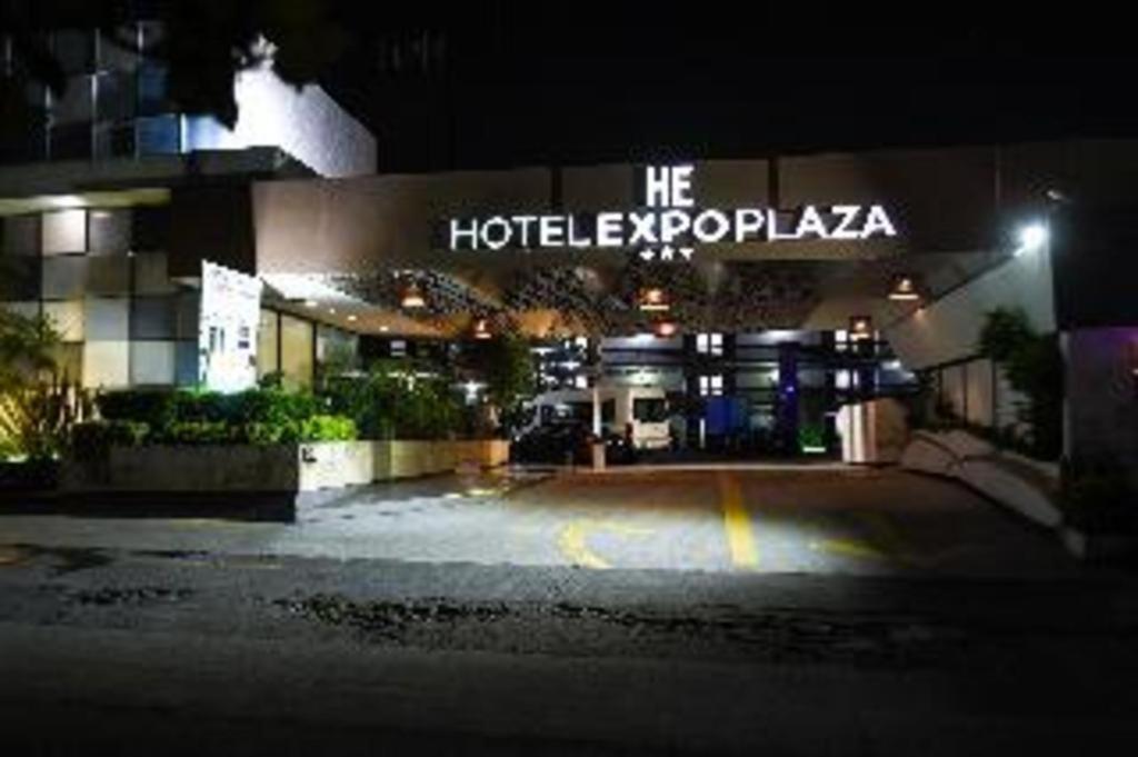 Hotel Portonovo Plaza Expo Zapopan Bagian luar foto
