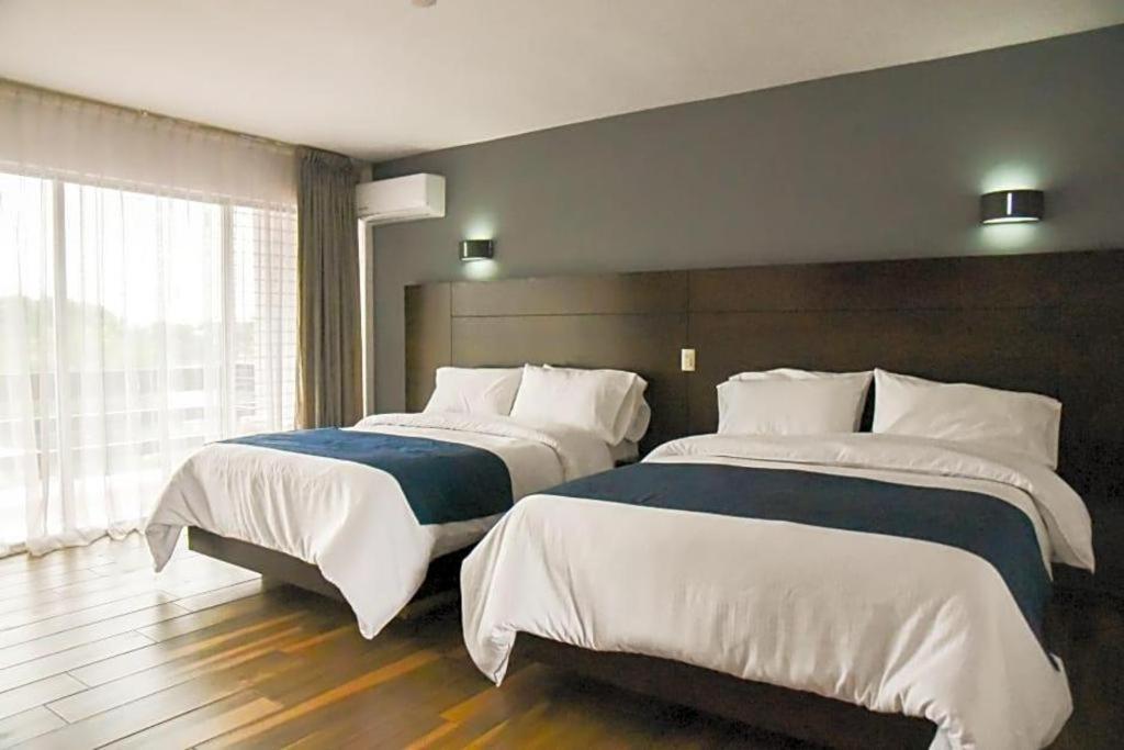 Hotel Portonovo Plaza Expo Zapopan Bagian luar foto