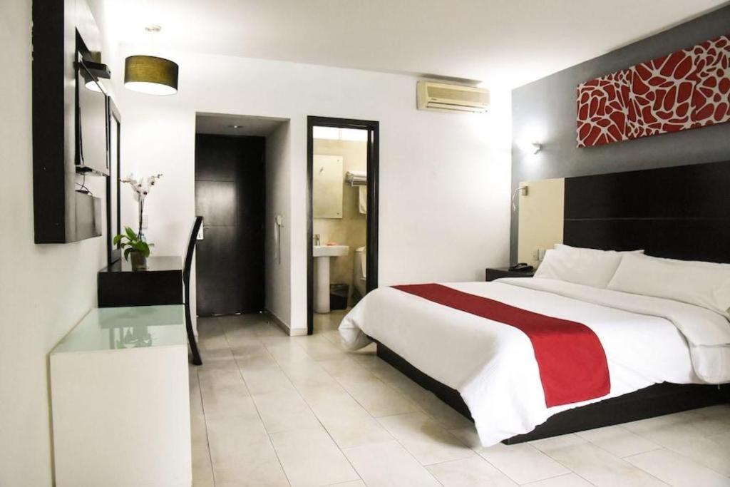 Hotel Portonovo Plaza Expo Zapopan Bagian luar foto