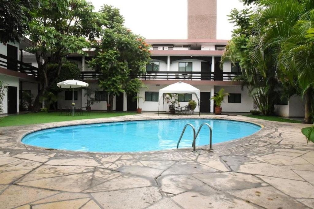 Hotel Portonovo Plaza Expo Zapopan Bagian luar foto