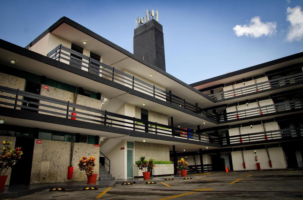 Hotel Portonovo Plaza Expo Zapopan Bagian luar foto
